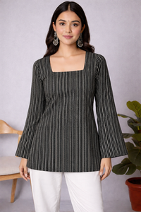 NG BEAUTIFUL BLACK SQUARE NECK TOP