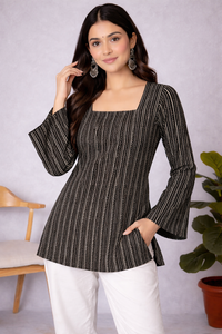 NG BEAUTIFUL BLACK SQUARE NECK TOP