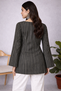 NG BEAUTIFUL BLACK SQUARE NECK TOP