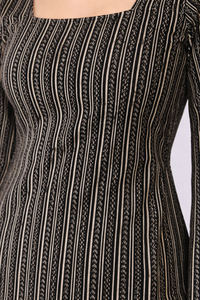 NG BEAUTIFUL BLACK SQUARE NECK TOP